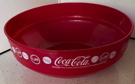 7549-1 € 10,00 coca cola ijsbak rond rood plastic h12 d27.jpeg